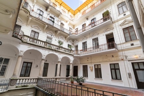 Alkotmány Street luxury with balcony