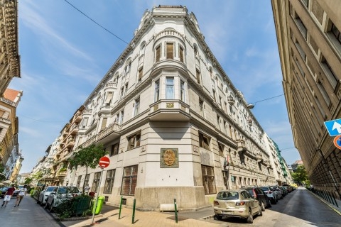 Ráday Street renovated apartment with balcony